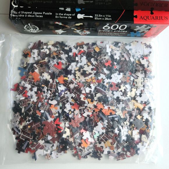 Aquarius Fender Stratocaster 2-Sided Guitar Shaped 600 Pc Puzzle BOX DAMAGE - Picture 5 of 14